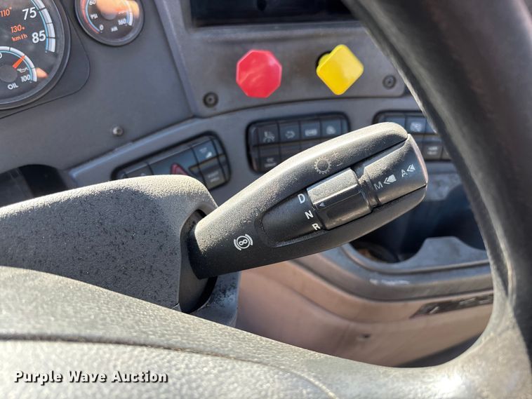 image for item FK1214 2017 Freightliner Cascadia 125 semi truck