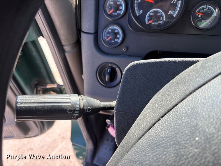 image for item FK1214 2017 Freightliner Cascadia 125 semi truck