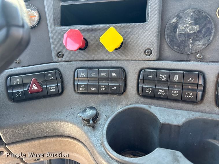 image for item FK1214 2017 Freightliner Cascadia 125 semi truck