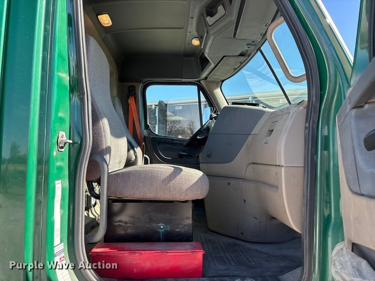 image for item FK1214 2017 Freightliner Cascadia 125 semi truck