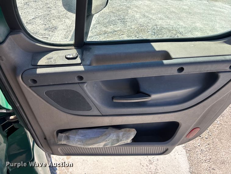 image for item FK1214 2017 Freightliner Cascadia 125 semi truck