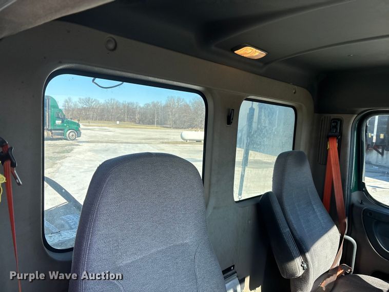 image for item FK1214 2017 Freightliner Cascadia 125 semi truck