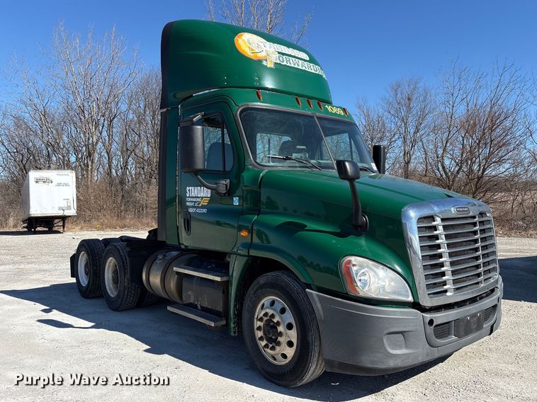 image for item FK1215 2017 Freightliner Cascadia 125 semi truck