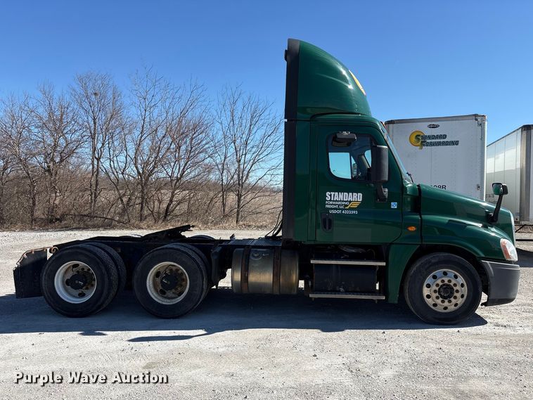 image for item FK1215 2017 Freightliner Cascadia 125 semi truck