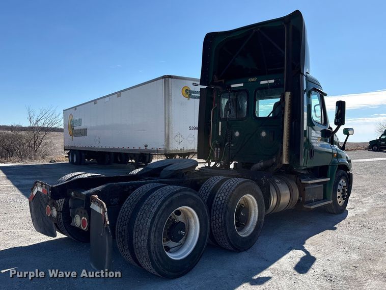 image for item FK1215 2017 Freightliner Cascadia 125 semi truck