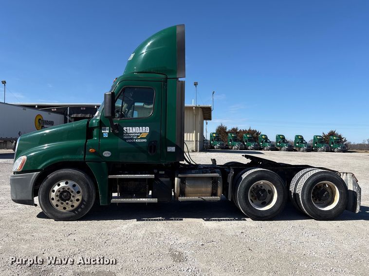 image for item FK1215 2017 Freightliner Cascadia 125 semi truck