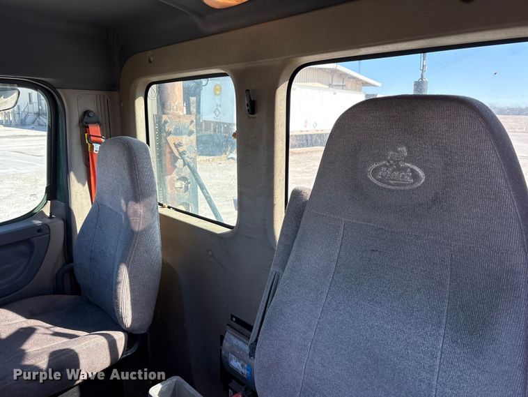 image for item FK1215 2017 Freightliner Cascadia 125 semi truck