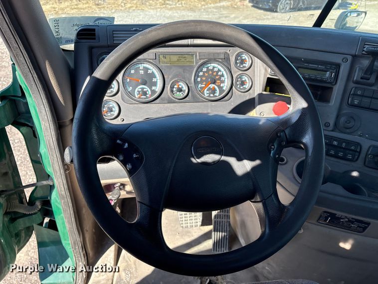 image for item FK1215 2017 Freightliner Cascadia 125 semi truck