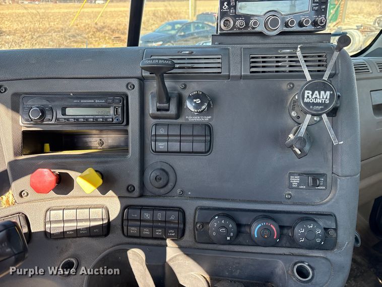 image for item FK1215 2017 Freightliner Cascadia 125 semi truck