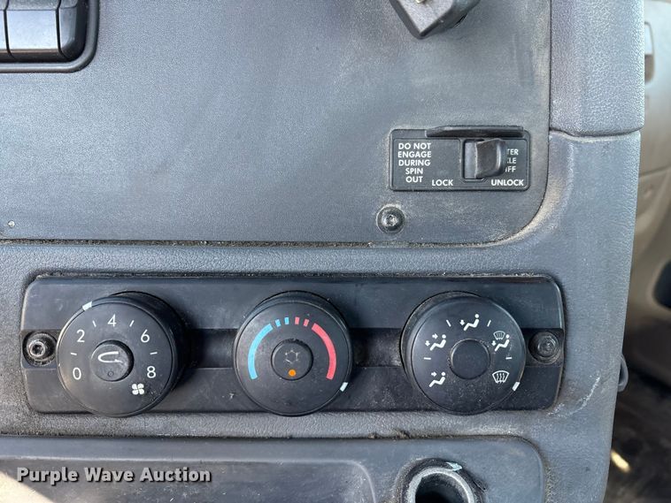 image for item FK1215 2017 Freightliner Cascadia 125 semi truck