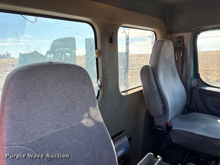 image for item FK1215 2017 Freightliner Cascadia 125 semi truck