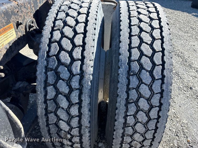 image for item FK1215 2017 Freightliner Cascadia 125 semi truck