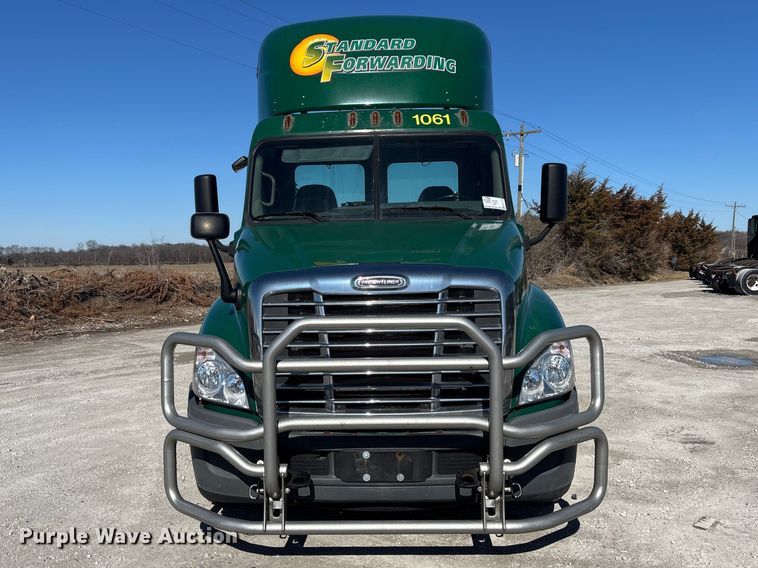 image for item FK1216 2017 Freightliner Cascadia 125 semi truck