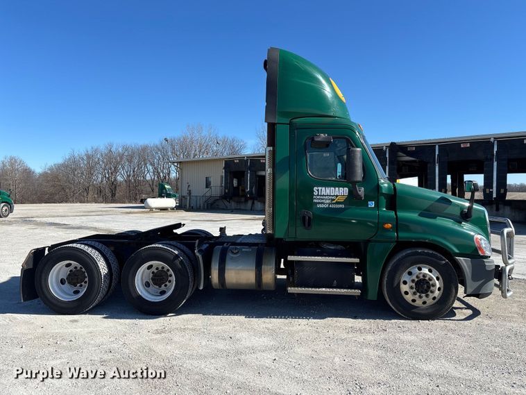 image for item FK1216 2017 Freightliner Cascadia 125 semi truck