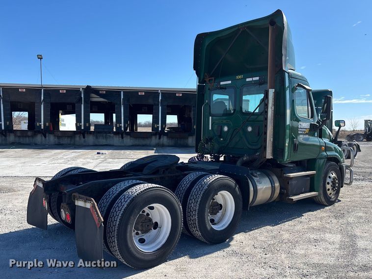 image for item FK1216 2017 Freightliner Cascadia 125 semi truck