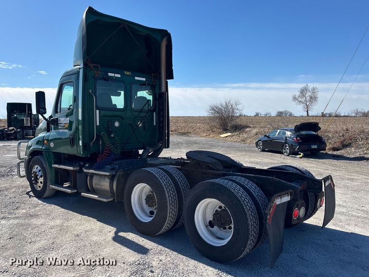 image for item FK1216 2017 Freightliner Cascadia 125 semi truck
