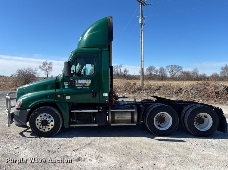 image for item FK1216 2017 Freightliner Cascadia 125 semi truck