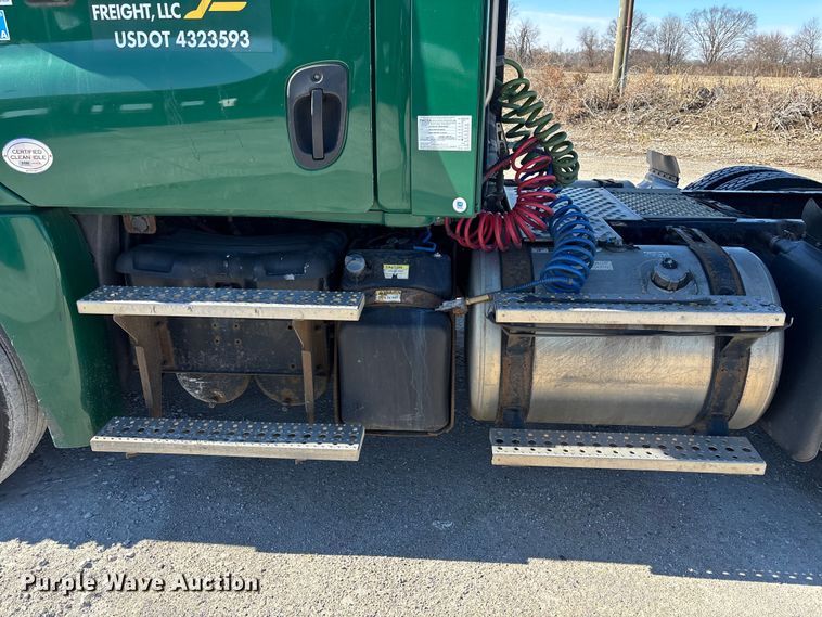 image for item FK1216 2017 Freightliner Cascadia 125 semi truck