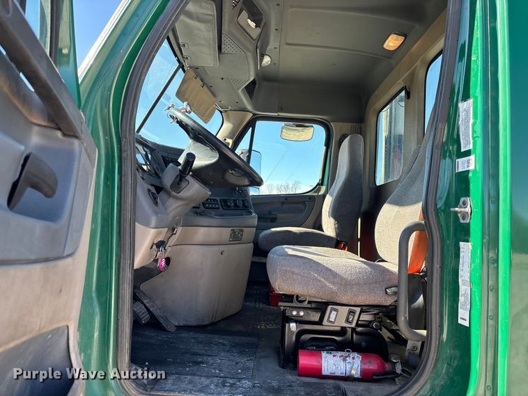 image for item FK1216 2017 Freightliner Cascadia 125 semi truck