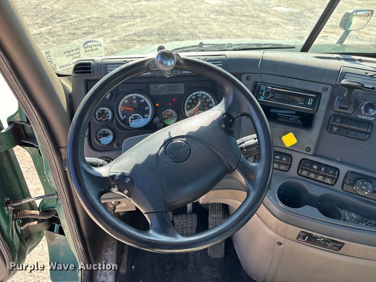 image for item FK1216 2017 Freightliner Cascadia 125 semi truck