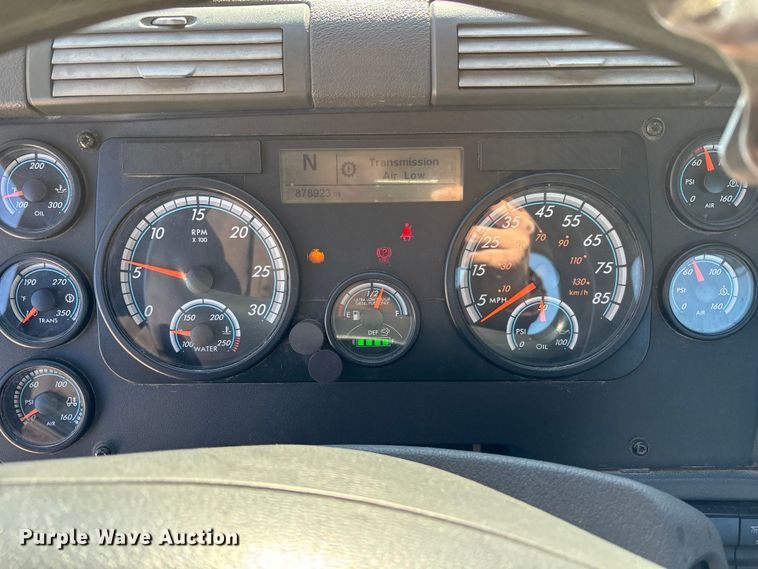 image for item FK1216 2017 Freightliner Cascadia 125 semi truck