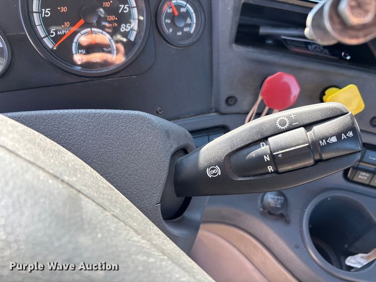 image for item FK1216 2017 Freightliner Cascadia 125 semi truck