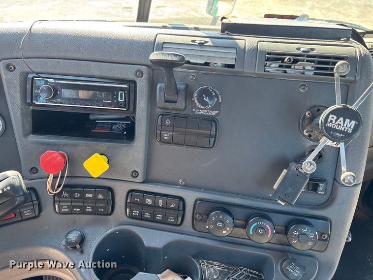 image for item FK1216 2017 Freightliner Cascadia 125 semi truck