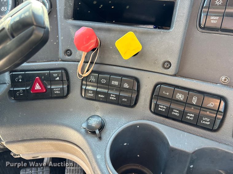 image for item FK1216 2017 Freightliner Cascadia 125 semi truck