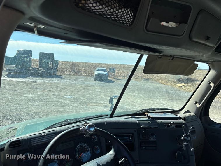 image for item FK1216 2017 Freightliner Cascadia 125 semi truck