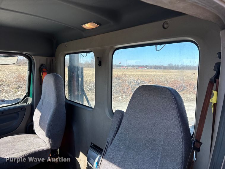 image for item FK1216 2017 Freightliner Cascadia 125 semi truck