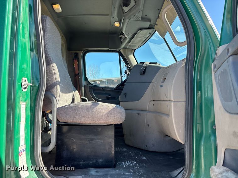 image for item FK1216 2017 Freightliner Cascadia 125 semi truck