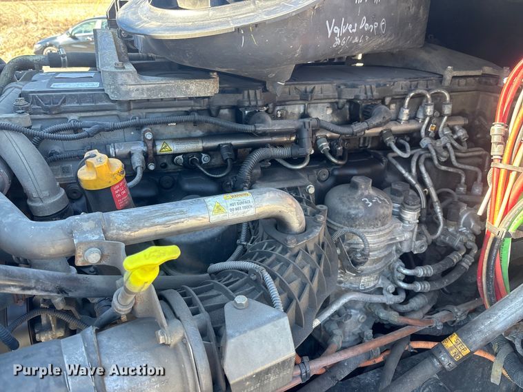 image for item FK1216 2017 Freightliner Cascadia 125 semi truck