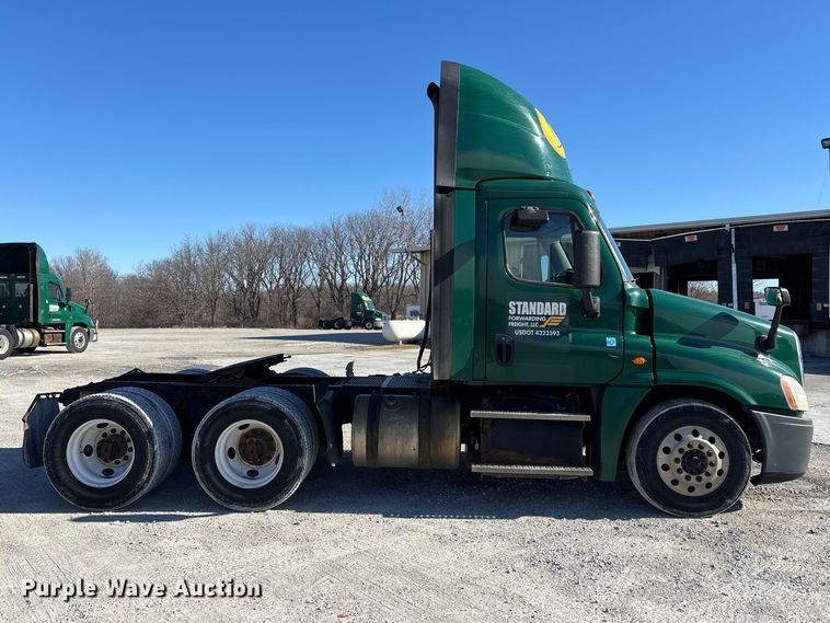 image for item FK1217 2017 Freightliner Cascadia 125 semi truck