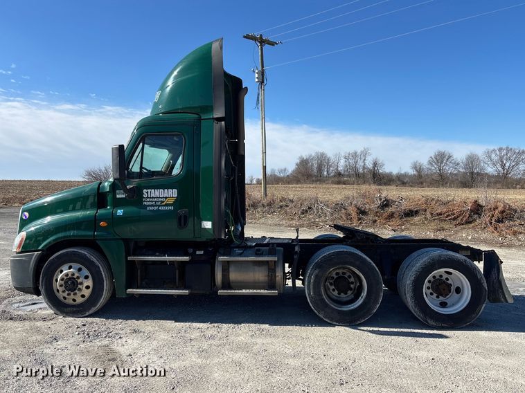 image for item FK1217 2017 Freightliner Cascadia 125 semi truck