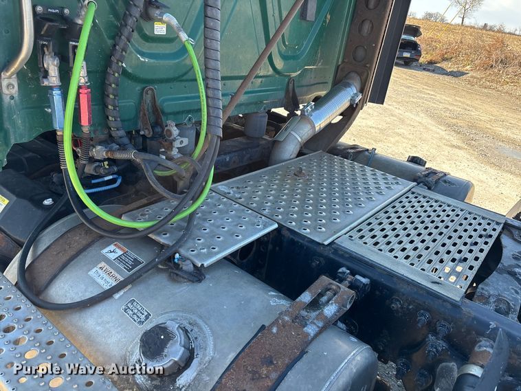 image for item FK1217 2017 Freightliner Cascadia 125 semi truck