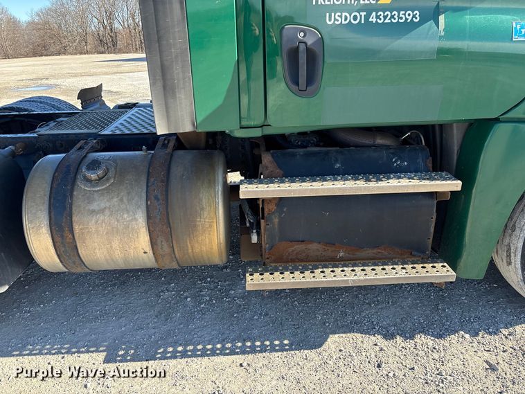 image for item FK1217 2017 Freightliner Cascadia 125 semi truck