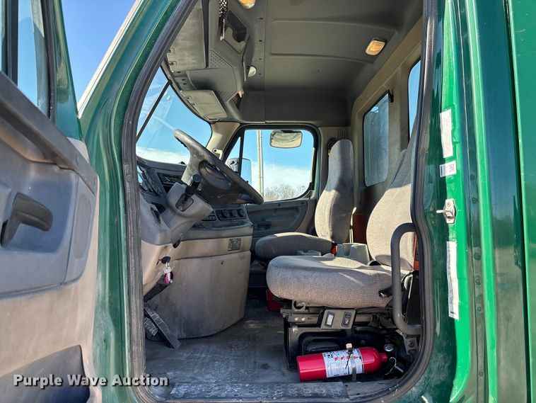 image for item FK1217 2017 Freightliner Cascadia 125 semi truck