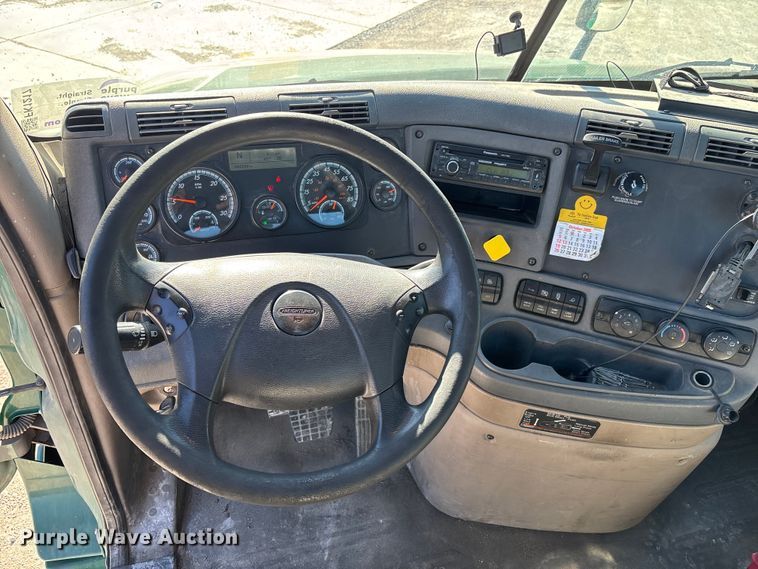 image for item FK1217 2017 Freightliner Cascadia 125 semi truck