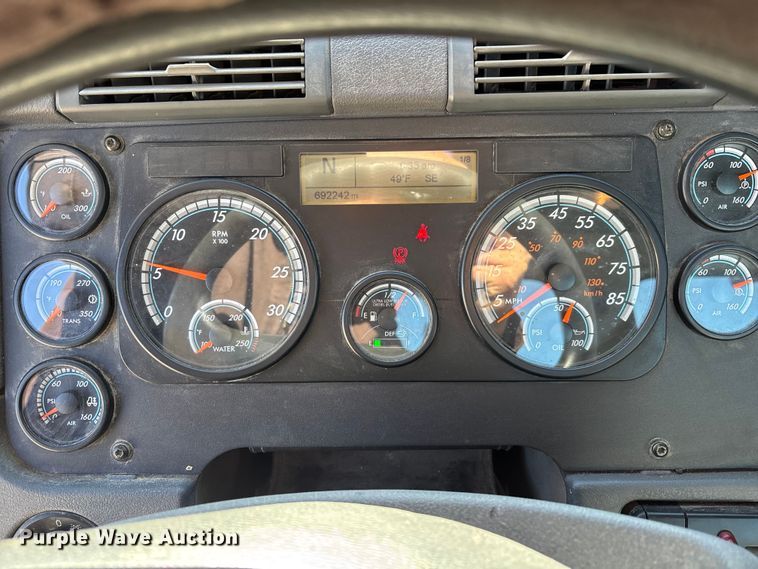 image for item FK1217 2017 Freightliner Cascadia 125 semi truck