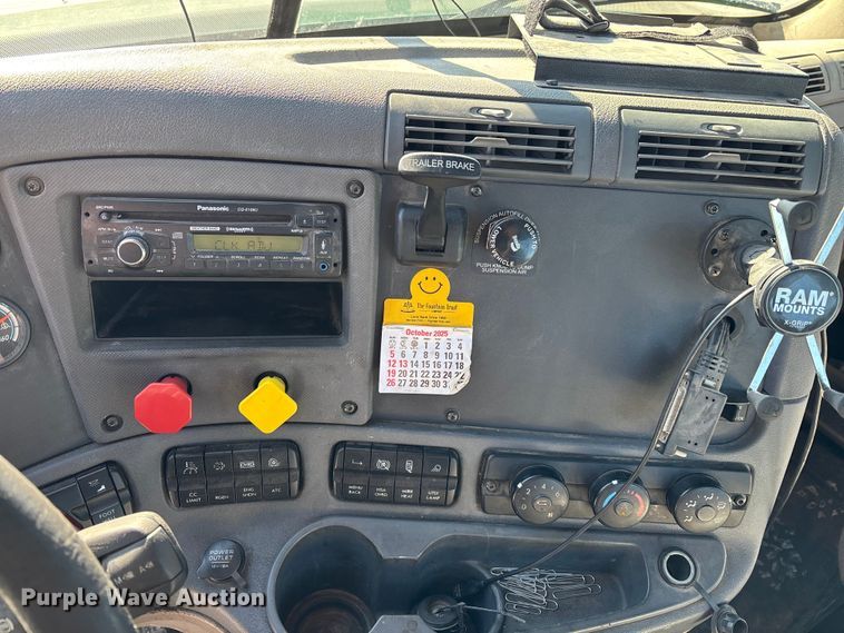 image for item FK1217 2017 Freightliner Cascadia 125 semi truck