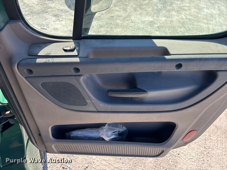 image for item FK1217 2017 Freightliner Cascadia 125 semi truck