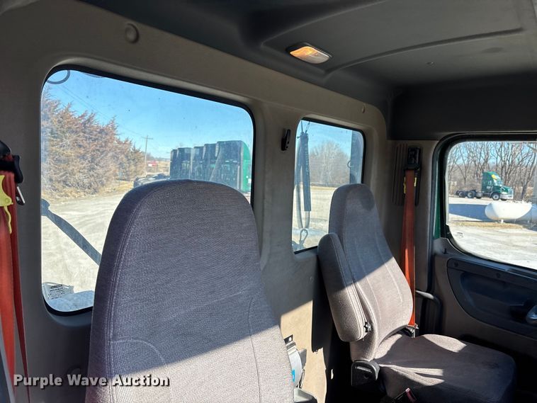 image for item FK1217 2017 Freightliner Cascadia 125 semi truck