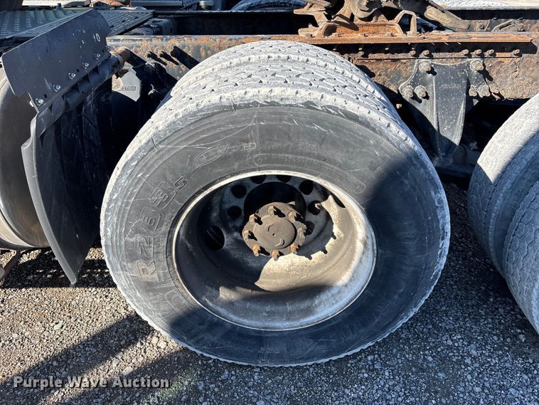 image for item FK1217 2017 Freightliner Cascadia 125 semi truck