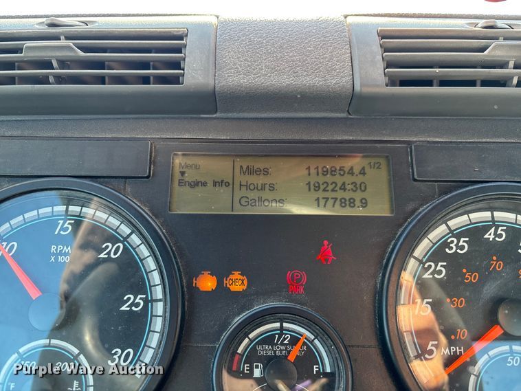 image for item FK1217 2017 Freightliner Cascadia 125 semi truck