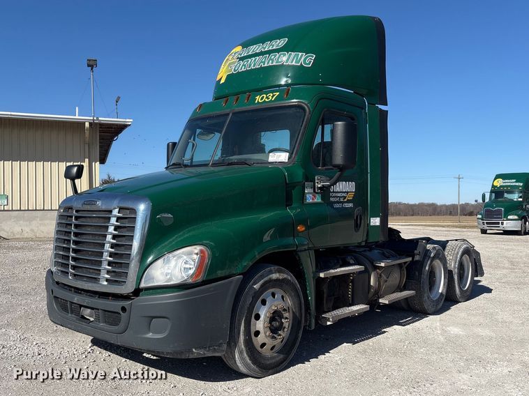 image for item FK1218 2017 Freightliner Cascadia 125 semi truck