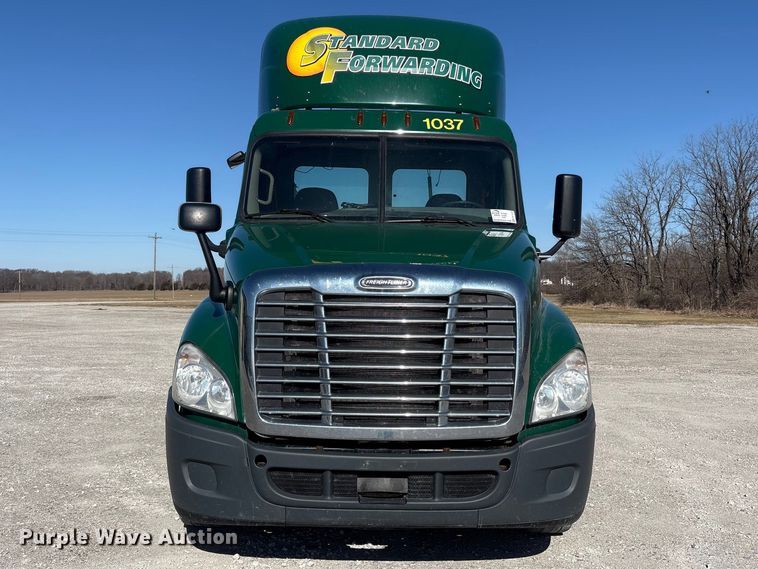 image for item FK1218 2017 Freightliner Cascadia 125 semi truck