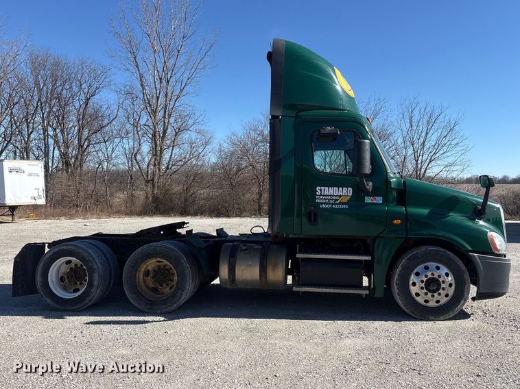 image for item FK1218 2017 Freightliner Cascadia 125 semi truck