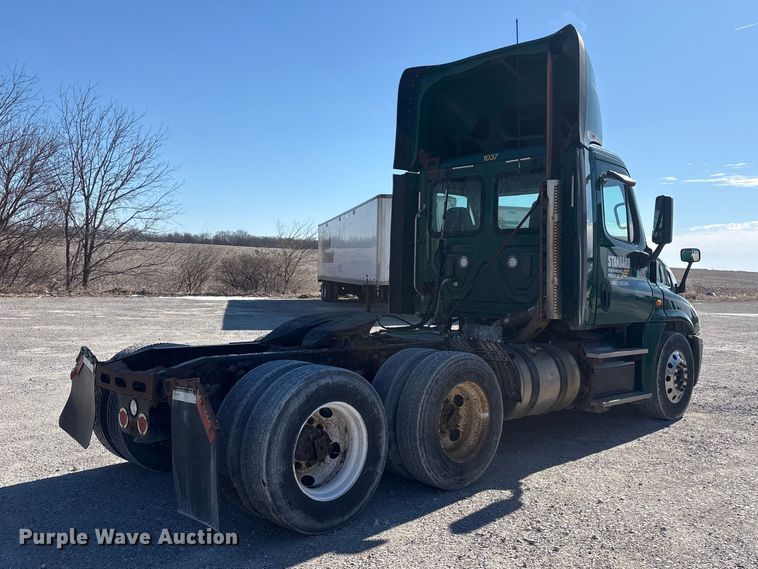 image for item FK1218 2017 Freightliner Cascadia 125 semi truck