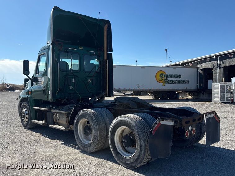 image for item FK1218 2017 Freightliner Cascadia 125 semi truck