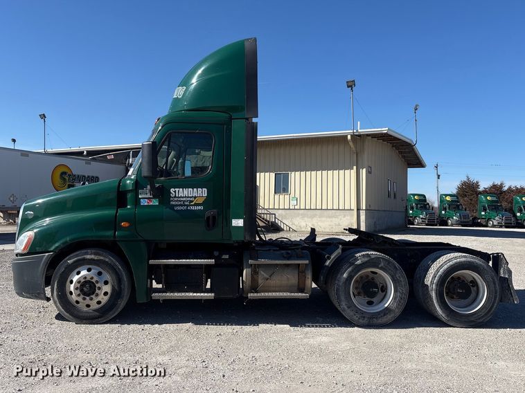 image for item FK1218 2017 Freightliner Cascadia 125 semi truck